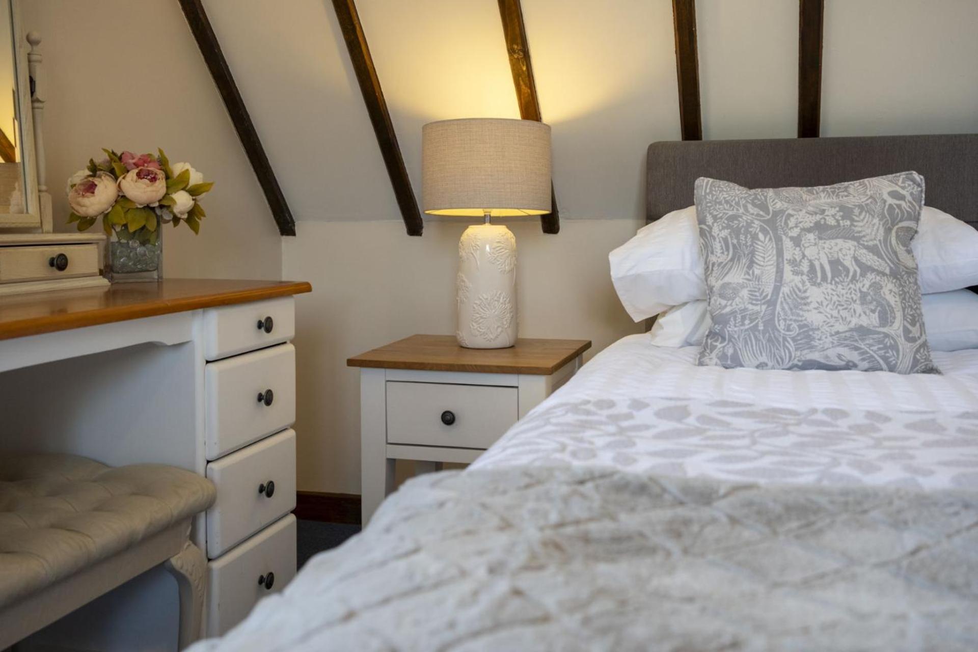 Manor Close Cottage 水上伯顿 外观 照片